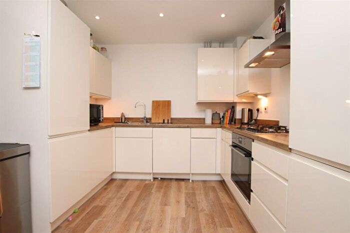 2 Bedroom House To Rent In Morris Road, Bath, BA2