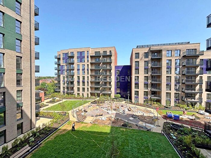 2 Bedroom Flat To Rent In Burlington Road, New Malden, KT3
