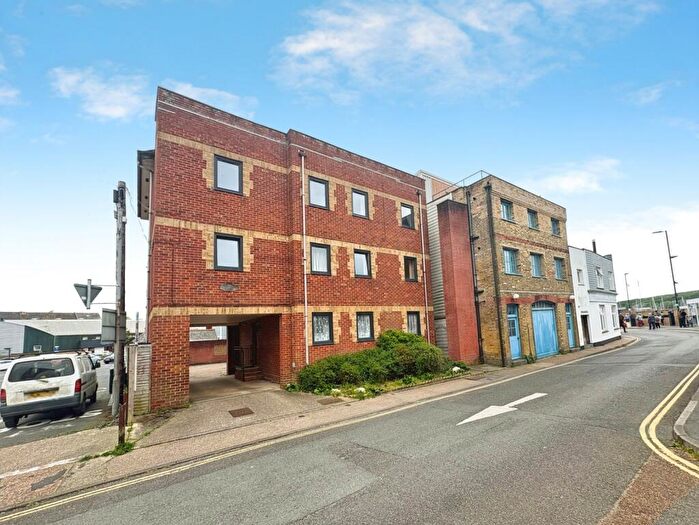 1 Bedroom Apartment For Sale In Castle Street, East Cowes, Isle Of Wight, PO32