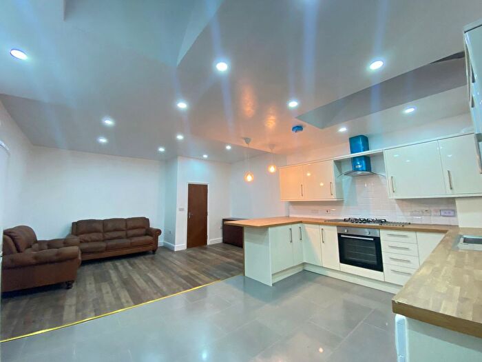 4 Bedroom Terraced House To Rent In Lincoln Road, London, E13