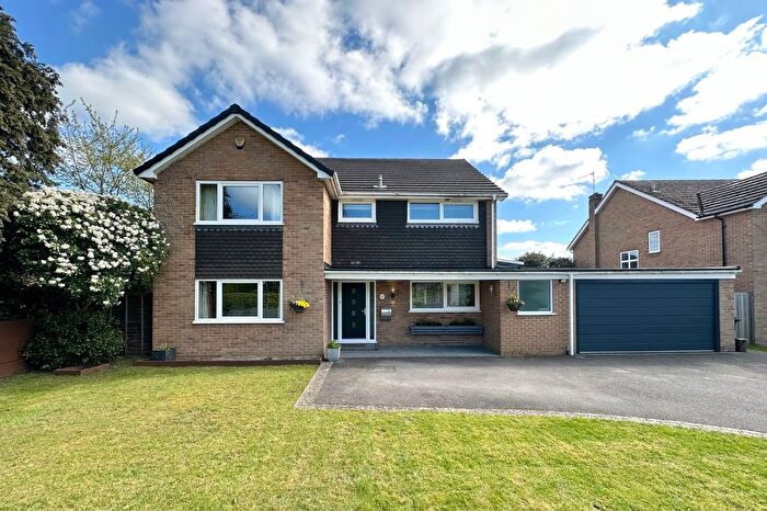 4 Bedroom Detached House For Sale In Seeleys Road, Beaconsfield, Buckinghamshire, HP9