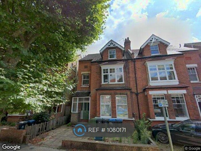 2 Bedroom Flat To Rent In Victoria Avenue, Surbiton, KT6