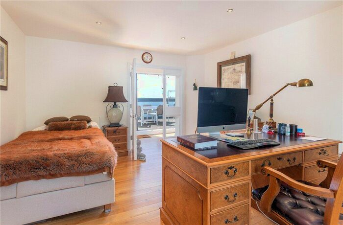 4 Bedroom Apartment For Sale In Metropole, Esplanade, Ventnor, PO38