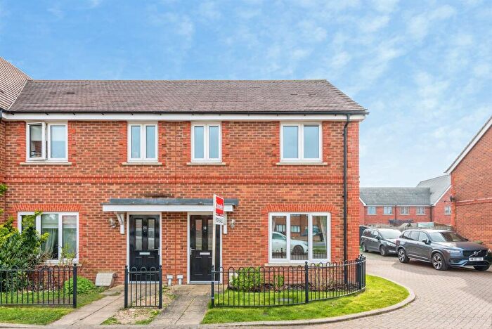 2 Bedroom End Of Terrace House For Sale In Warren Mead, Thame, OX9