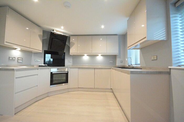 2 Bedroom Apartment To Rent In Binfield Road, Bracknell, RG42