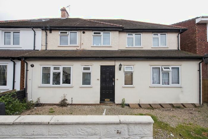2 Bedroom Flat To Rent In Clonmel Road, Teddington, TW11