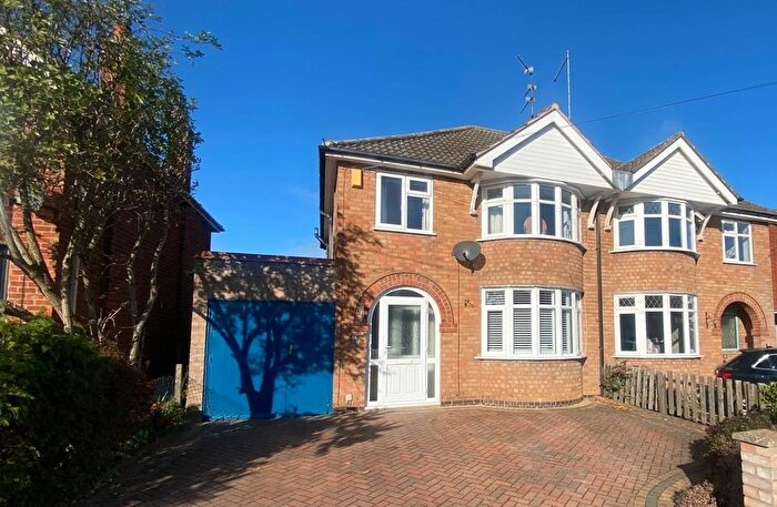 3 Bedroom Semi Detached House For Sale In Sutherland Way, Stamford, PE9
