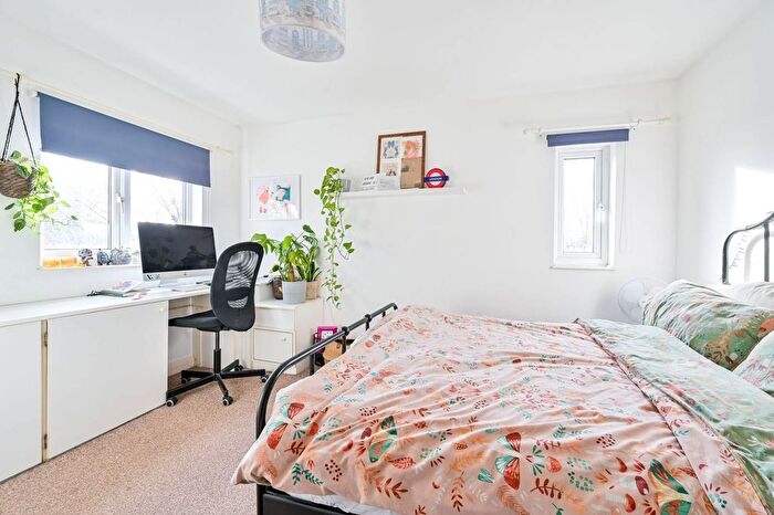 1 Bedroom Flat To Rent In Longfellow Way, South Bermondsey, London, SE1