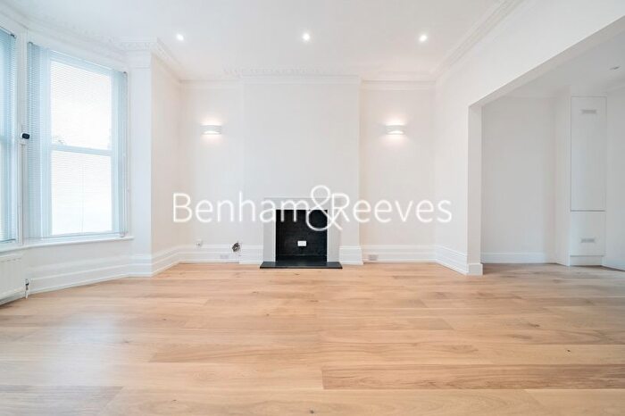 3 Bedroom Flat To Rent In Gordon Road, Ealing, W5