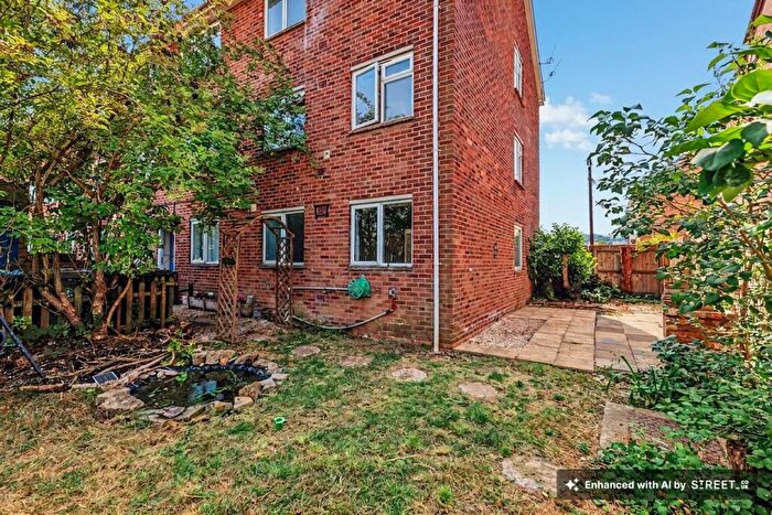 2 Bedroom Flat For Sale In St. Swithins Drive, Lower Quinton, CV37