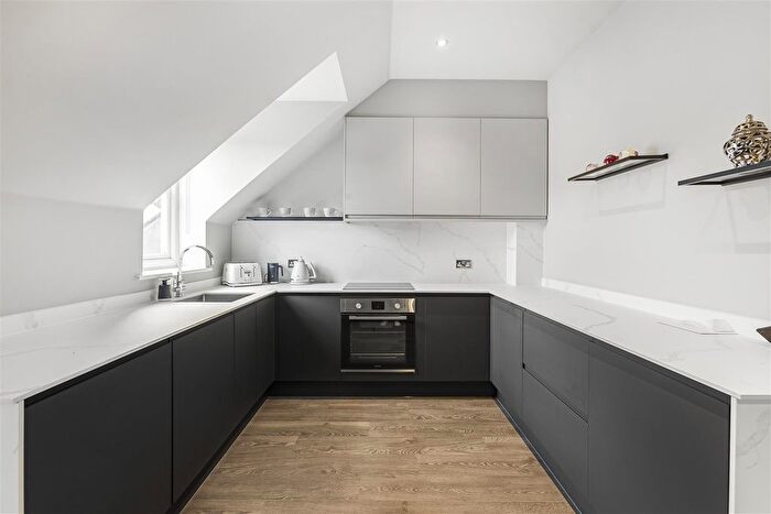 1 Bedroom Flat For Sale In Henmarsh Court, Balls Park, Hertford, SG13