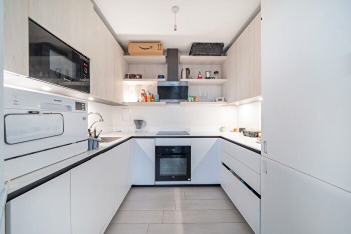 2 Bedroom Flat To Rent In Manhattan Business Park West Gate, London, W5