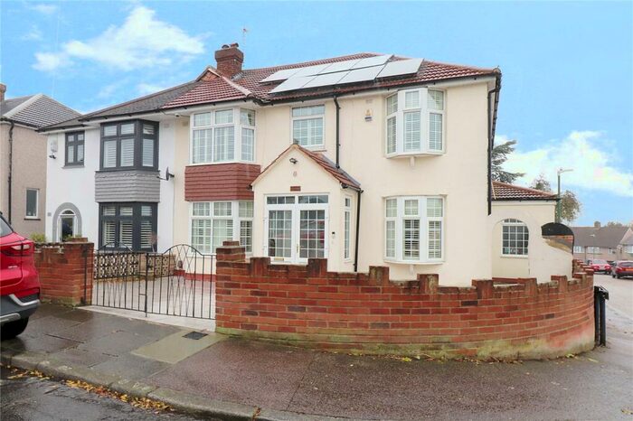 5 Bedroom Semi-Detached House To Rent In Broomhill Road, Dartford, DA1
