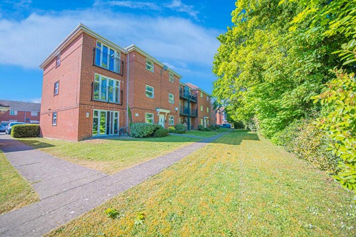 2 Bedroom Flat For Sale In William Panter Court, Eastleigh, SO50