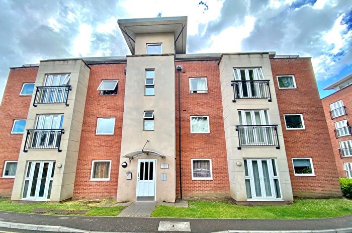 2 Bedroom Flat To Rent In Bronte Close, Slough, SL1