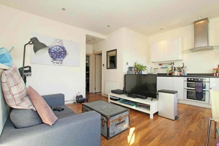 2 Bedroom Flat To Rent In Campden Hill Road, London, W8