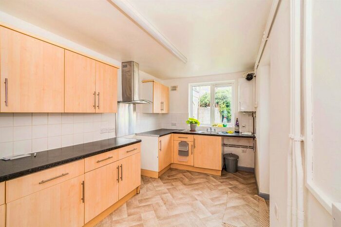 3 Bedroom Flat To Rent In Milton Road, Southampton, SO15