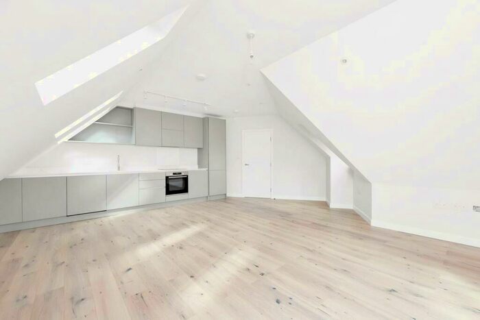 2 Bedroom Apartment To Rent In Alleyn Park, Dulwich, London, SE21