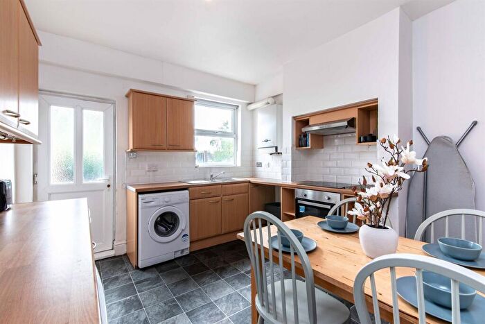 4 Bedroom Terraced House To Rent In Park Road, Nottingham, NG7