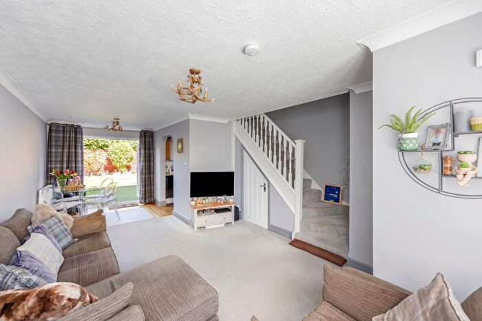 4 Bedroom Semi-Detached House For Sale In Heather Walk, Smallfield, RH6
