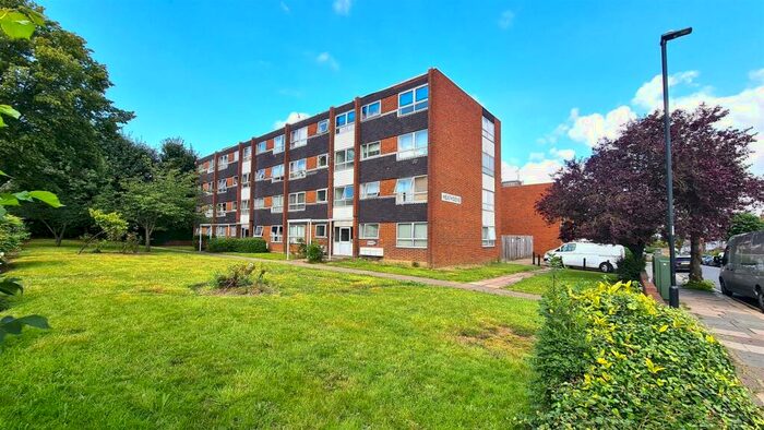 2 Bedroom Flat To Rent In Heathdene, Chase Side, Southgate, N14