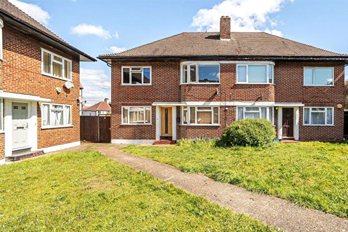 2 Bedroom Maisonette For Sale In Haselmere Close, Wallington, SM6