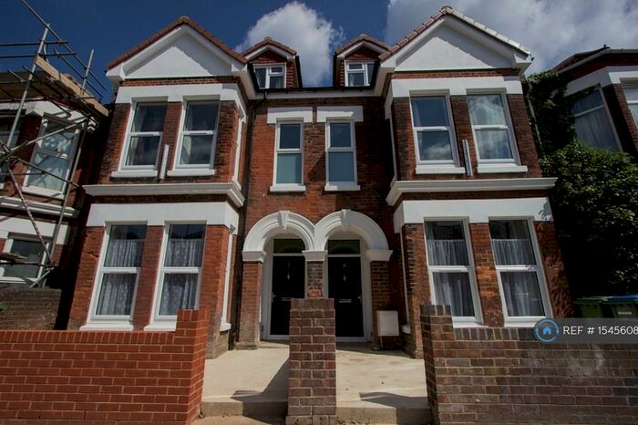 8 Bedroom Semi-Detached House To Rent In Wilton Avenue, Southampton, SO15