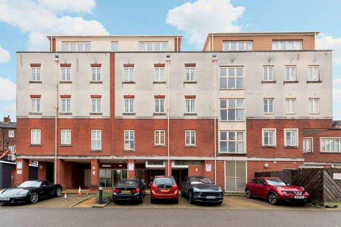 2 Bedroom Flat To Rent In Chase Side, Southgate, N14