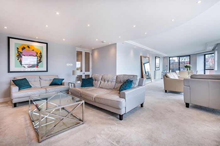 3 Bedroom Flat To Rent In Nine Elms Lane, London, SW8
