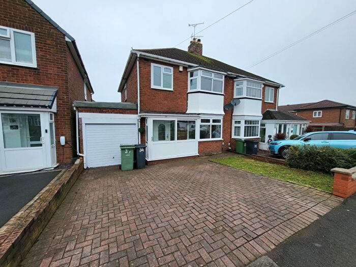 3 Bedroom Property To Rent In Roundhills Road, Hurst Green, Halesowen, B62
