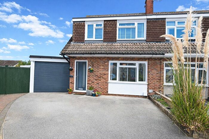 3 Bedroom Semi Detached House For Sale In Fullers Close, Maidstone, ME14