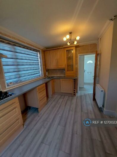 3 Bedroom Terraced House To Rent In Cromarty Square, Heywood, OL10