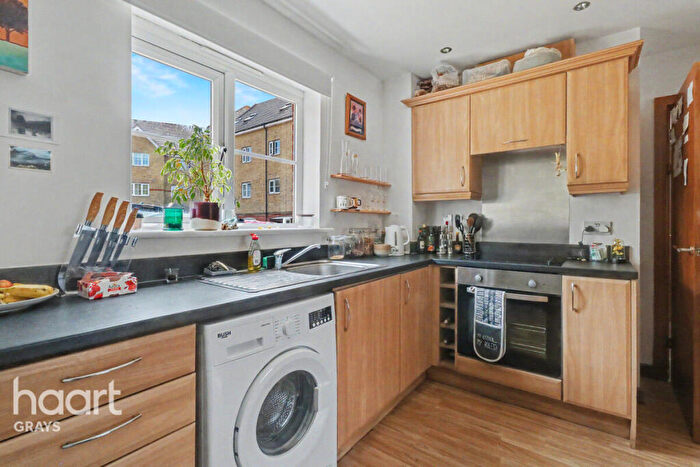 1 Bedroom Flat For Sale In Kendal, Purfleet, RM19