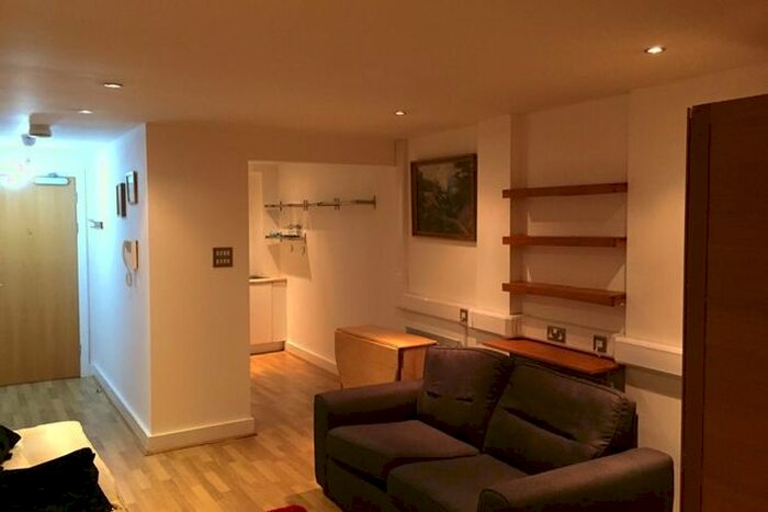 Studio To Rent In Castle Street, Swansea, SA1