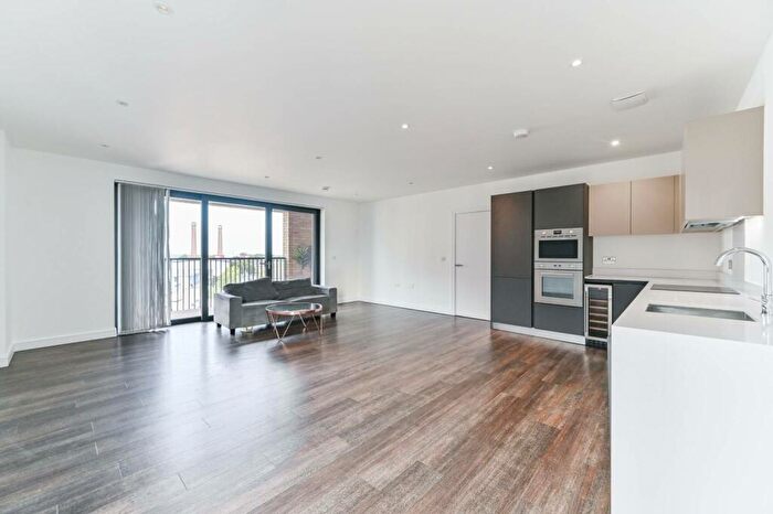 3 Bedroom Flat To Rent In Chadwick House, Croydon, CR0