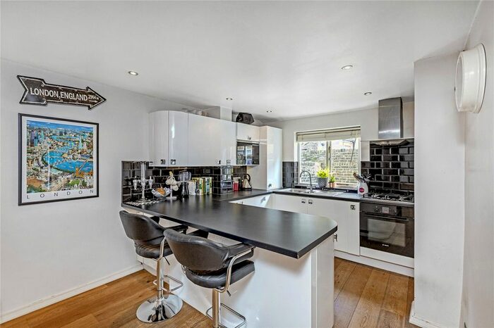 2 Bedroom Flat To Rent In Kendoa Road, London, SW4