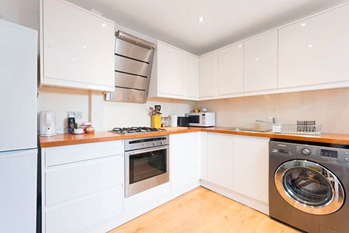 2 Bedroom Flat To Rent In Rothschild Road, Chiswick, London, W4