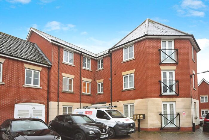 2 Bedroom Flat For Sale In Gerard Gardens, Great Baddow, Chelmsford, CM2