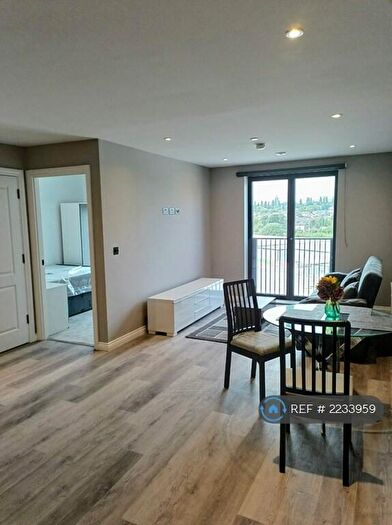 1 Bedroom Flat To Rent In Springwell Gardens, Leeds, LS12