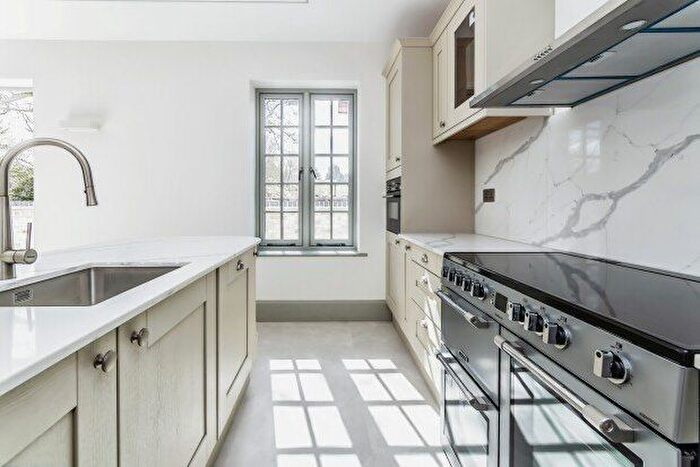 3 Bedroom Flat To Rent In Foxley Lane, Purley, CR8