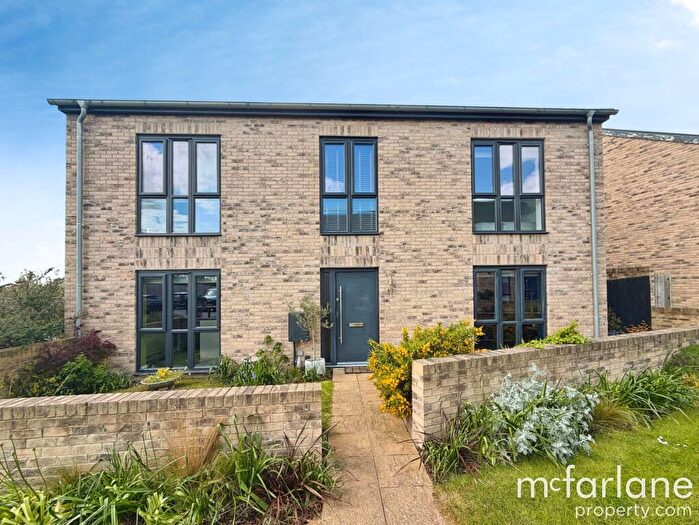 4 Bedroom Detached House For Sale In Trevelyan Road, Swindon, SN3