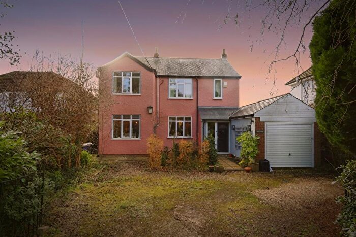 4 Bedroom Detached House For Sale In Sheepcote Dell Road, Holmer Green, High Wycombe, HP15