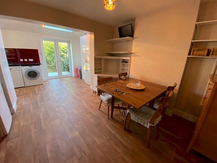 4 Bedroom Semi-Detached House To Rent In Margaret Road, Colchester, CO1