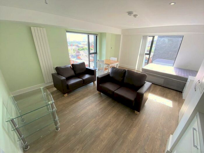 Apartment To Rent In Studio Apartment - Scholes Street, Oldham, OL1
