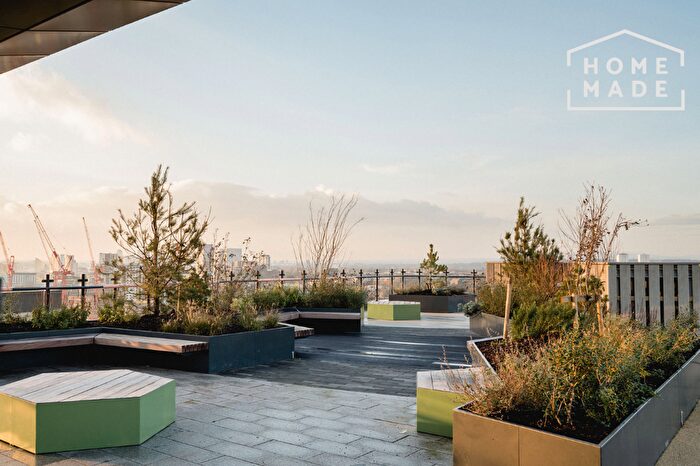 2 Bedroom Flat To Rent In Vox, Trentham Street, M15