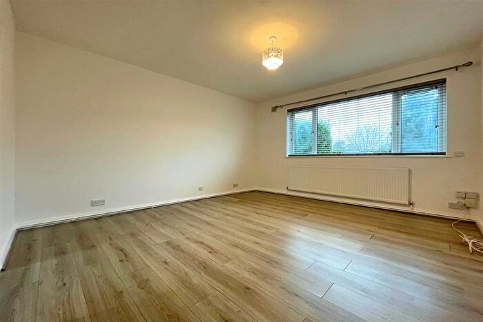 2 Bedroom Apartment For Sale In Windsor Court, Ashton Lane, Sale, M33