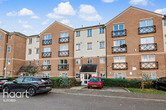 2 Bedroom Apartment For Sale In Friars Close, Ilford, IG1
