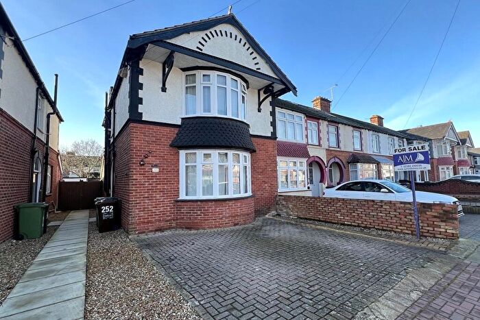 3 Bedroom End Of Terrace House For Sale In Hawthorn Crescent, Cosham, Portsmouth, Hampshire, PO6