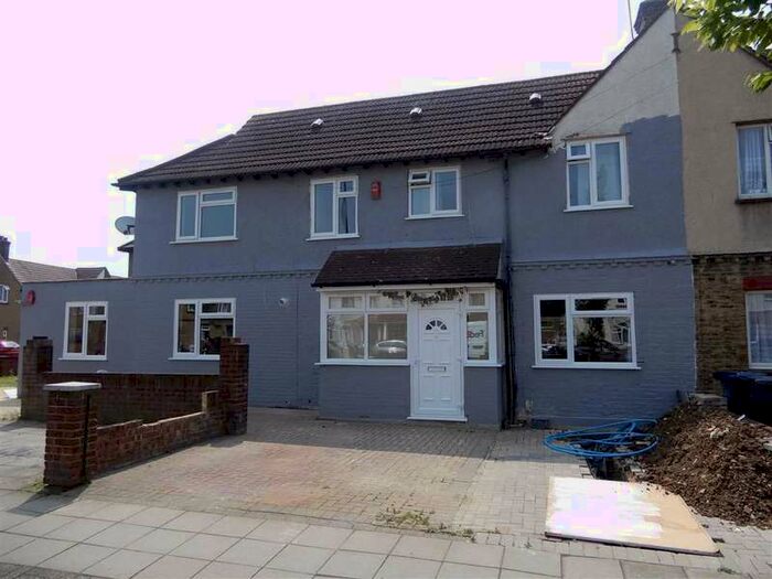 1 Bedroom Flat To Rent In Carlyle Avenue, Southall, UB1