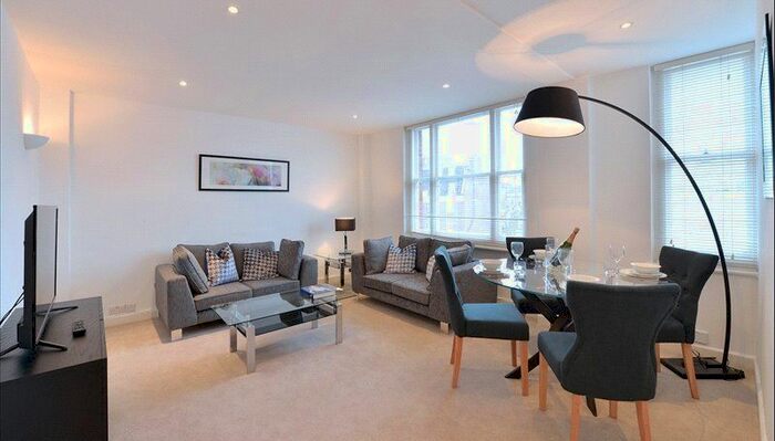2 Bedroom Flat To Rent In Hill Street, London, W1J